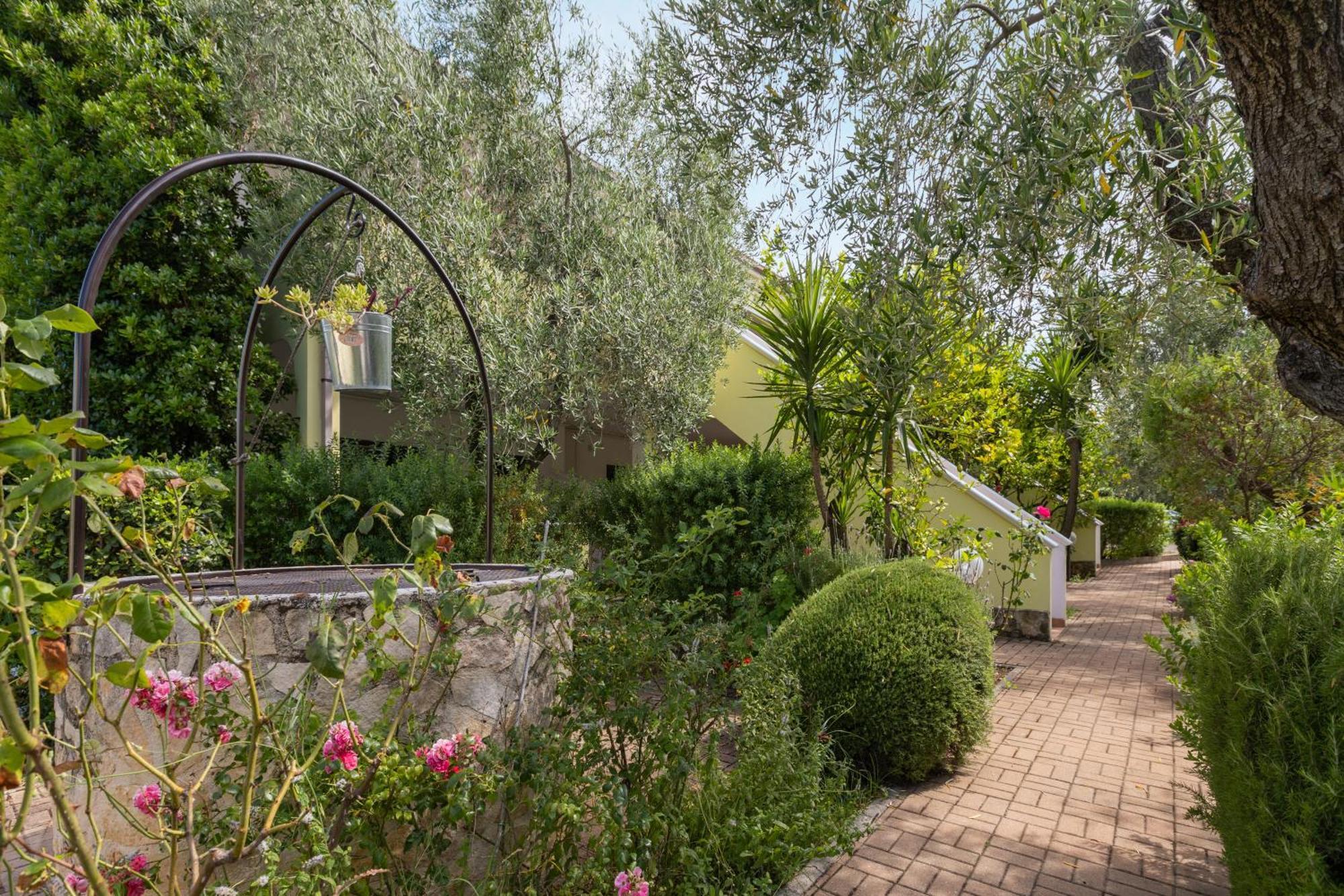 Residence Villa Le Macine Вьесте Экстерьер фото